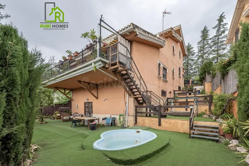 Casa de Lujo ( Urbanización Los Cerezos-Gojar)
