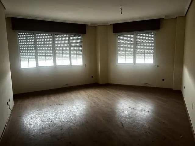 EDIFICIO EN CUATROVIENTOS — 9