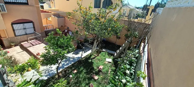 Gran chalet independiente de 3 plantas con dos viviendas y piscina — 6