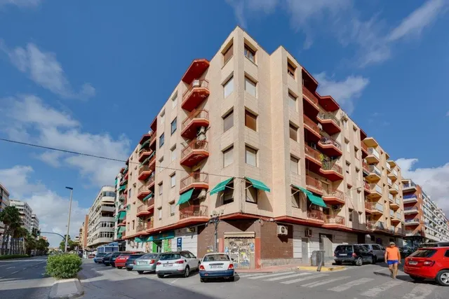 Ático reformado en venta en Torrevieja a 100 metros de la playa del acequión, con 3 dormitorios y 2 terrazas — 35