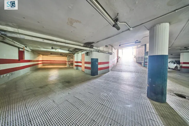Residencia exclusiva en Paseo del Salón con vistas despejadas — 38