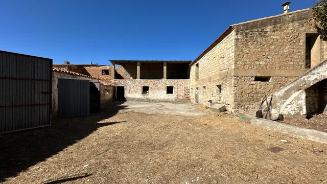 Casa 4 habitaciones 115m² en venta - Lalueza — 34