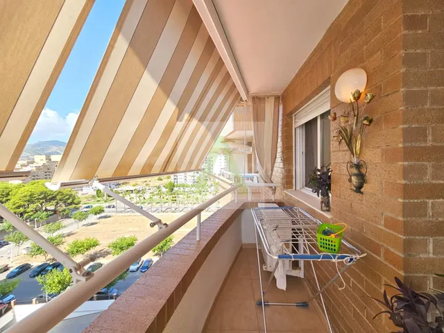 Apartamento en primera línea con 2 plazas de Garajes! - foto 4