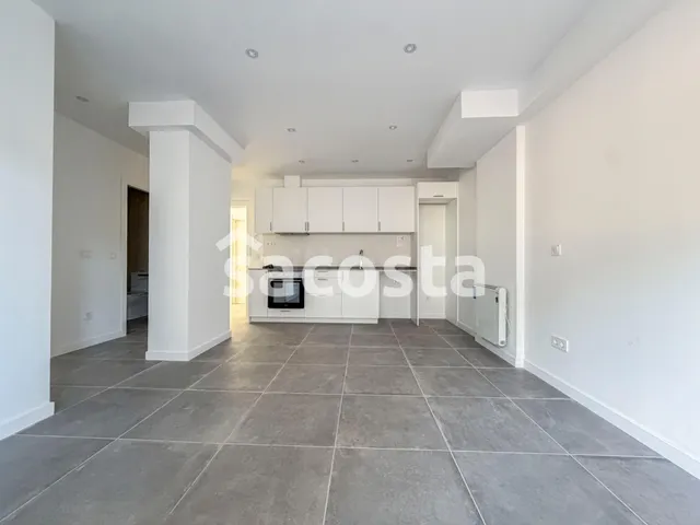 A pocos metros de la playa: apartamento con piscina en Els P - foto 2