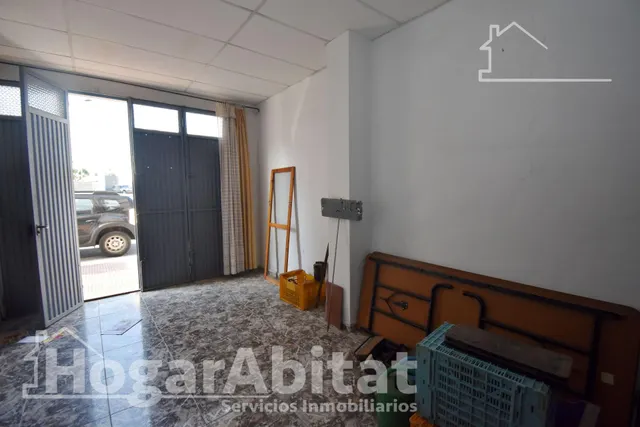 ¡PERFECTO PARA INVERTIR! BAJO AMPLIO PARA REFORMAR CON PATIO Y TRASTERO — 46