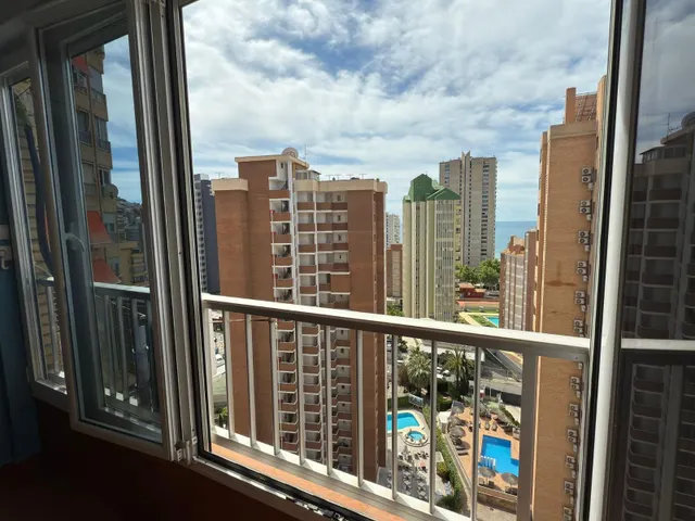 Acogedor apartamento cerca de playa Levante con vistas al mar y Benidorm. — 5