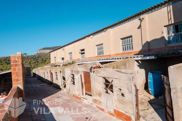 Granja con posibilidad de 2 vivendas.y 1 Ha de terreno — 8