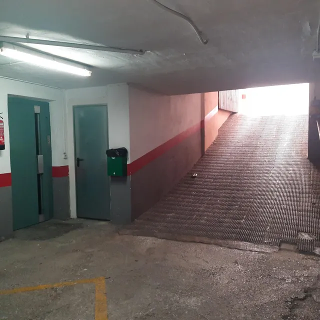 COCHERA CENTRO DUC ALFONS EL VELL, 16 JUNTO LOTERIA FRENTE PALACIO DUCAL SOTANO -2 — 5