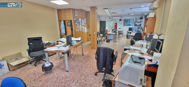 Amplio Local Comercial a Solo 150 Metros de la Playa - Oportunidad Única — 2