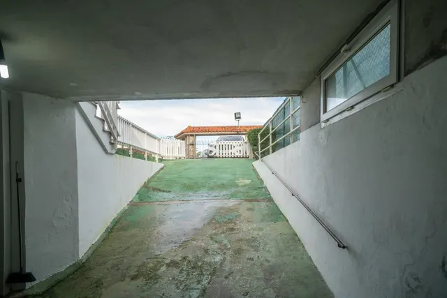 CHALET PAREADO CON JARDIN EN LAREDO - foto 4