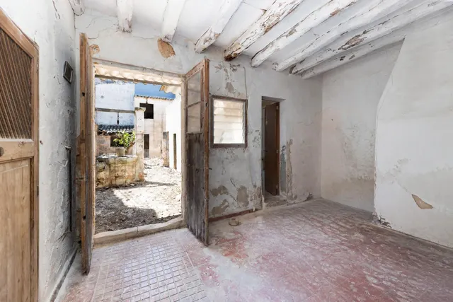 ADOSADO CON PATIO EN EL CENTRO DE LLUCMAJOR PARA REFORMAR — 39