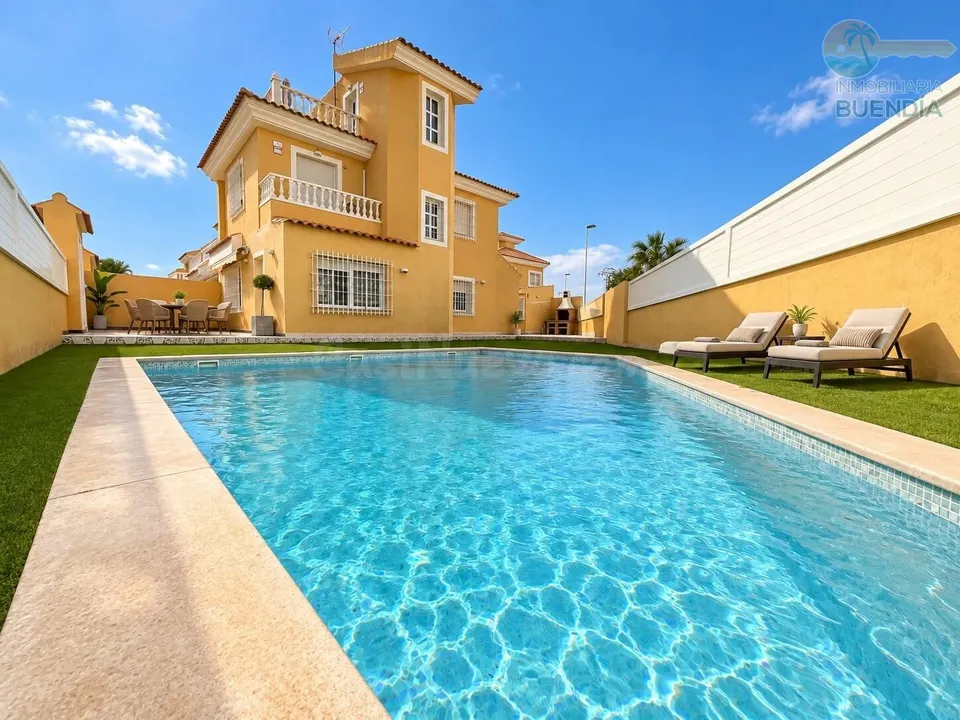 CHALET CON PISCINA EN PLAYA GRANDE, PUERTO DE MAZARRÓN