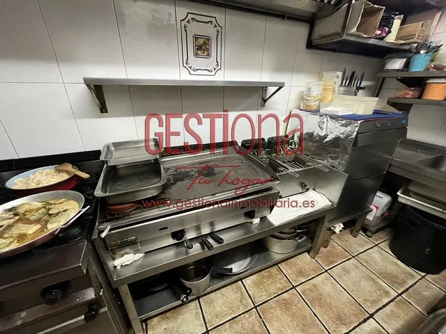 **Oportunidad Única: Bar-Restaurante en Pleno Funcionamiento** — 15