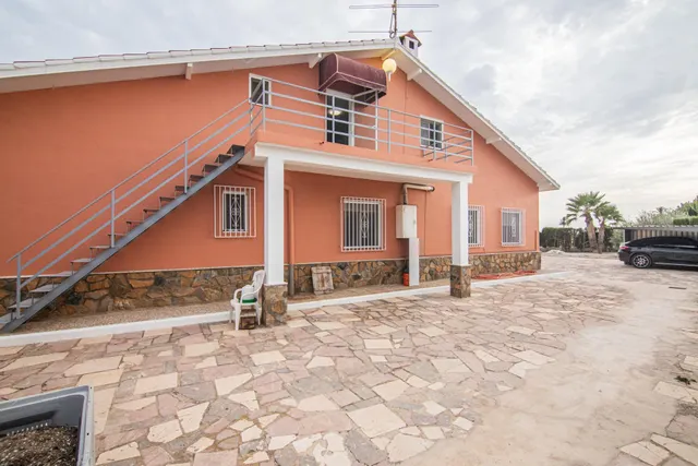 Chalet sito en Valverde con 6 habitaciones, 3 baños, piscina y garaje — 11