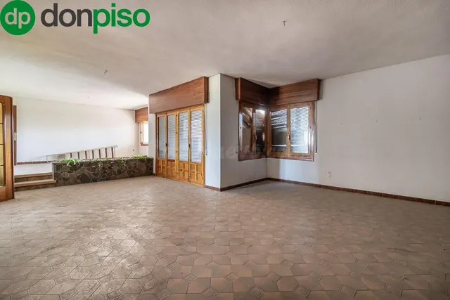 Casa con terreno y nave en Santa Fe - foto 4