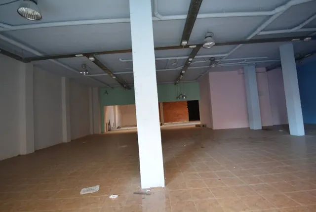 Local comercial en zona del Parque de la Ocarasa. — 13
