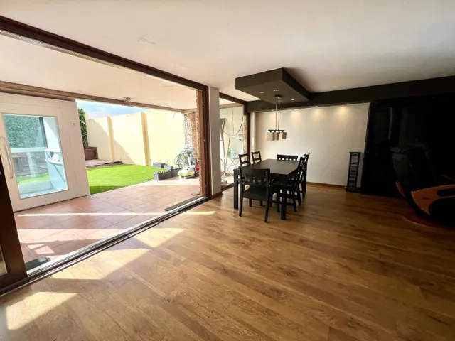 EXCLUSIVA CASA ADOSADA CON ASCENSOR Y PISCINA EN CIUDAD JARDIN — 8