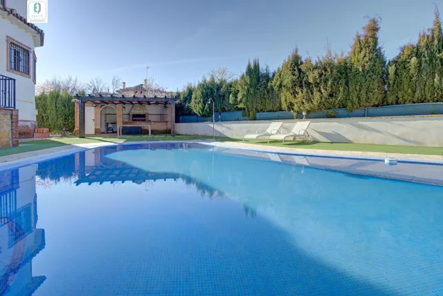 ESPECTACULAR CHALET CON PISCINA EN OTURA — 6