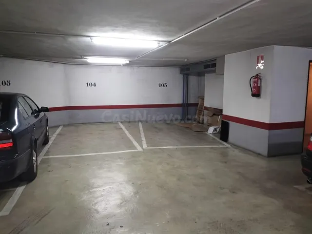 En venta plaza de parking en Calle Ramón y Cajal - foto 5
