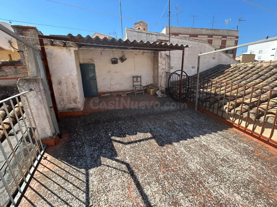 CASA ESQUINERA PARA REFORMAR