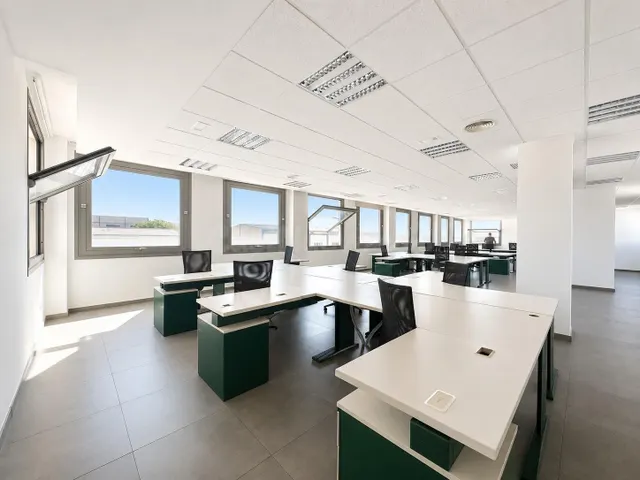 OFICINA DE 180 m2 "LISTA PARA ENTRAR" EN CAN VALERO ( C/ POI - foto 4