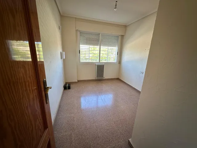 Bungalow de 250 m2 con 5 habitaciones, patio, terraza y piscina comunitaria — 7