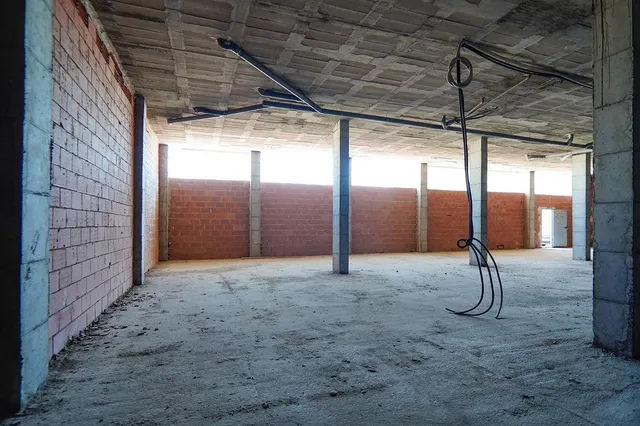 Local comercial de 1.095 m2 en Alhama de Murcia – Obra parada — 12