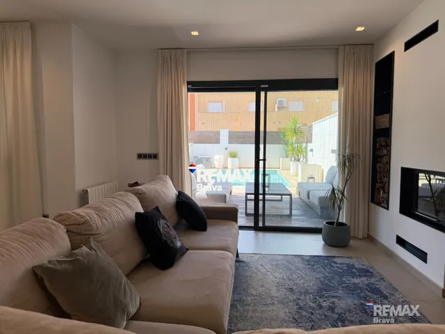 Preciosa casa independiente con pisicna — 15
