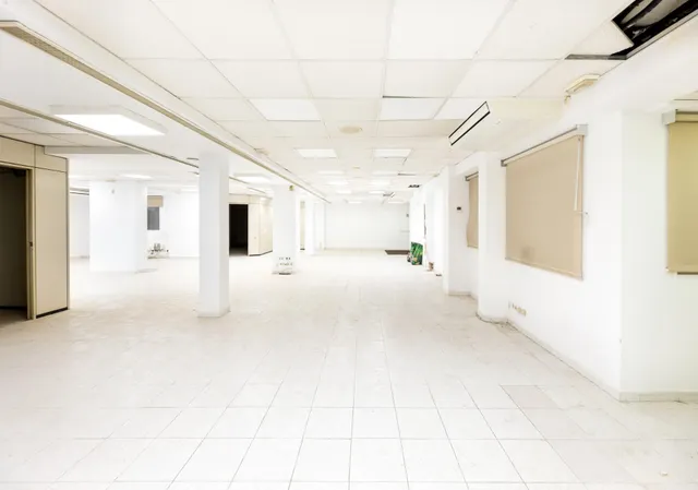 Local 377 m2 en Gran Vía – Centro Granada — 9