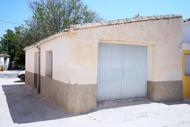 COCHERA TRANSFORMABLE EN VIVIENDA EN LOS PRADOS – CARAVACA D - foto 2