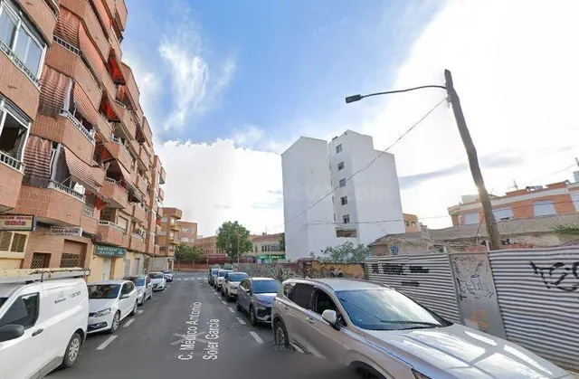 SE VENDE piso OKUPA en C Calle Medico Antonio Soler Garcia 2 - foto 2