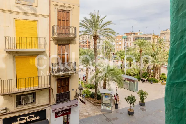 Exclusiva propiedad  frente a la Plaza de la Reina: 178 m2 de puro lujo en Ciutat Vella — 44