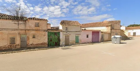 REF: C117 GRUPO INMOTEKA INMOBILIARIA VENDE CASA CON PATIO EN ARGAMASON (ALBACETE)