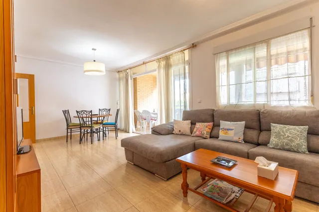 Vivienda amplia en Residencial Isla Tabarca — 3