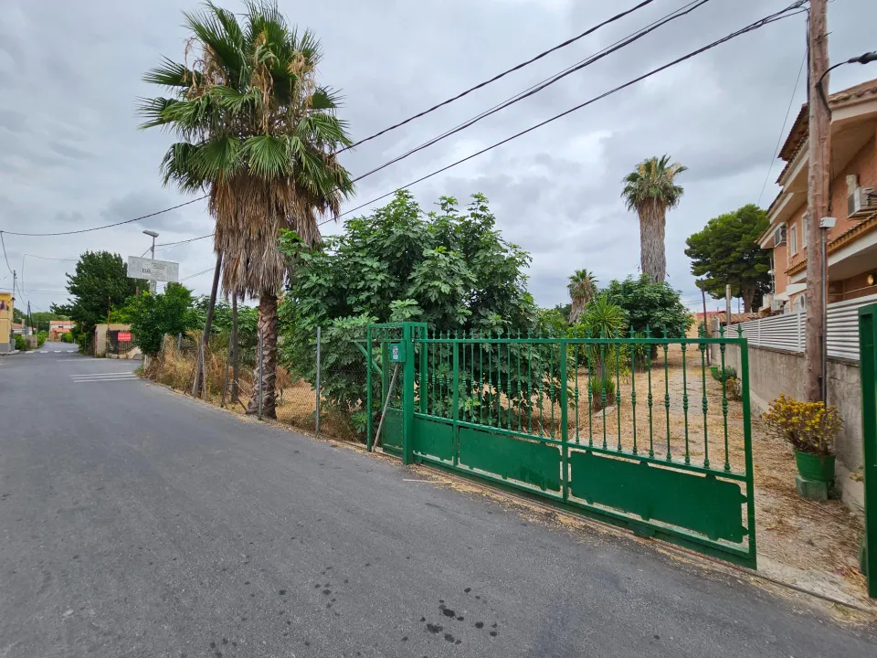 VIVIENDA CON TERRENO