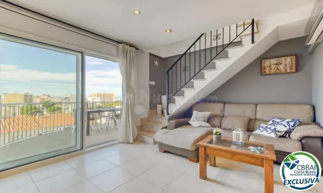 Ático estilo dúplex con vistas preciosas a 150m de la playa - foto 2