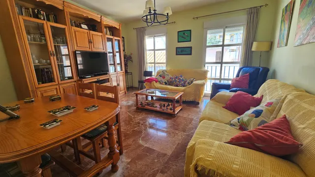 Adosado con vistas al Castillo y piscina comunitaria — 12
