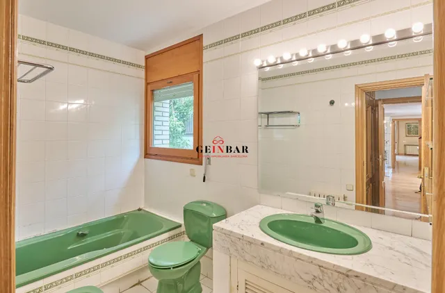 ESPETACULAR CASA EN ZONA EXCLUSIVA Y TRANQUILA CON JARDÍN — 20