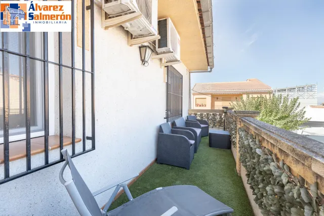 Casa en Armilla con terraza, patio y amplia cochera — 24