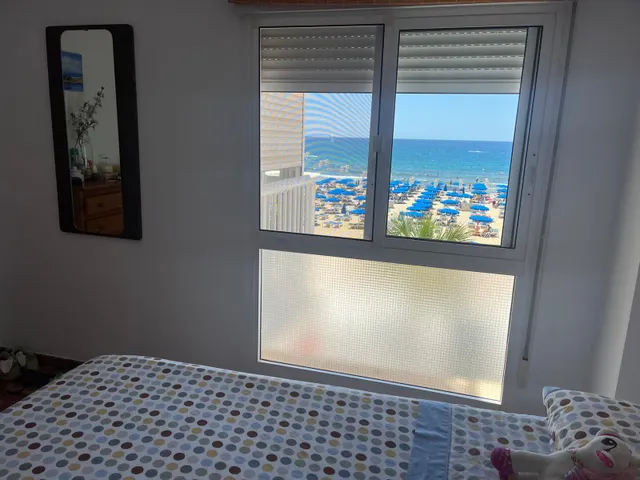 Alquiler larga temporada invierno,oct-jun con de 2 dormitorios en Benidorm primera linea mar,soleado — 10