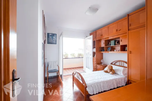 Casa con garaje para 5 coches, 2 terrazas y amplios espacios familiares — 28