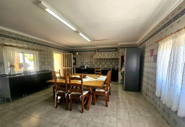 Exceptional Detached Corner Villa with Swimming Pool and Prime Location — 21