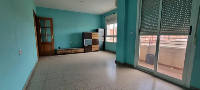 PISO CON VISTAS DESPEJADAS Y BALCÓN — 2