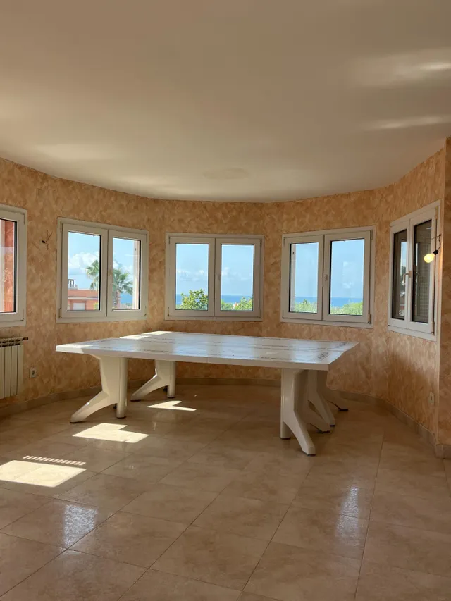 Chalet luminoso con vistas al mar en Creixell, zona La Masó. 3 habitaciones dobles, 2 baños , garaje y parcela de 1411 m2. — 27