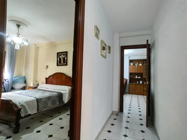 AMPLITUD, TERRAZA Y UBICACIÓN A POCOS MINUTOS DE LA PLAYA — 28