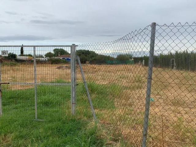 Zona Aeropuerto, parcela de 2.000 m2 con punto de luz. - foto 3