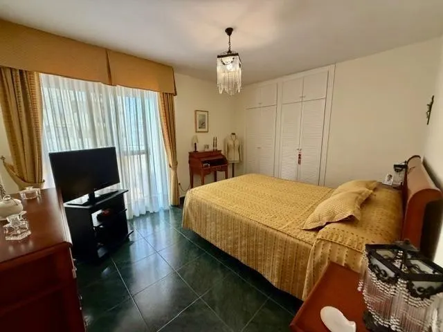 PISO CENTRICO EN FUENGIROLA CON VISTAS LATERALES AL PUERTO JUNTO A LA PLAYA. PERFECTO ESTADO — 8