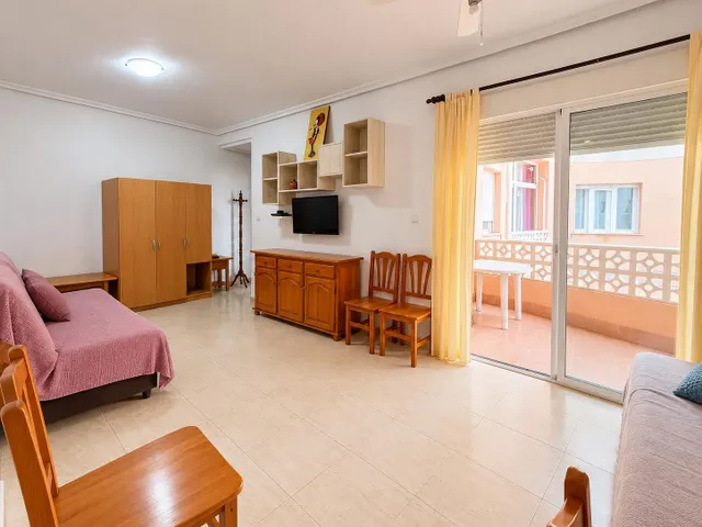 Estudio en venta en Torrevieja, a 700 m de la Playa del Cura - foto 2