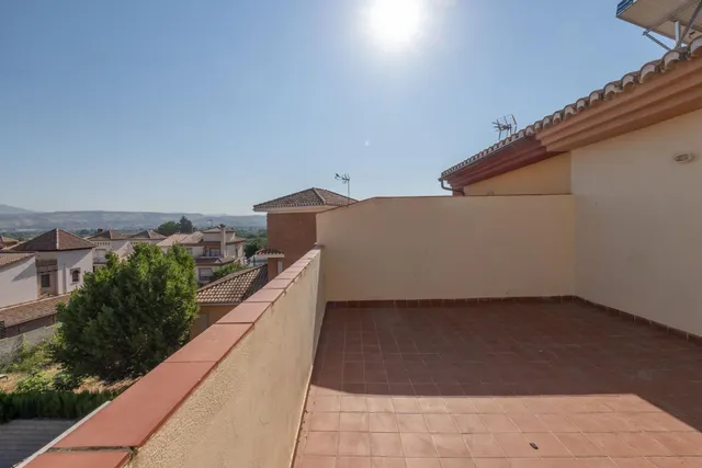 VIVIENDA UNIFAMILIAR ADOSADA EN OGIJARES — 41