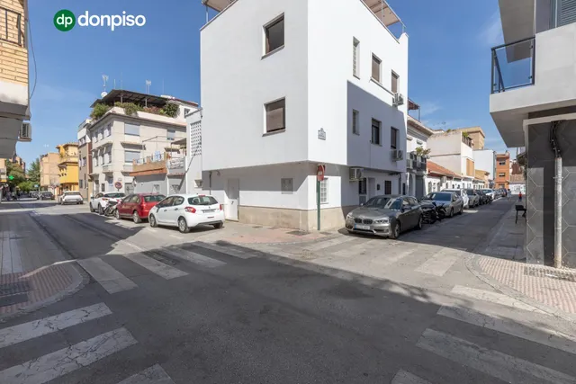 SE VENDE CASA SOLAR EN CALLE GUADALAJARA, EN EL ZAIDÍN. — 10
